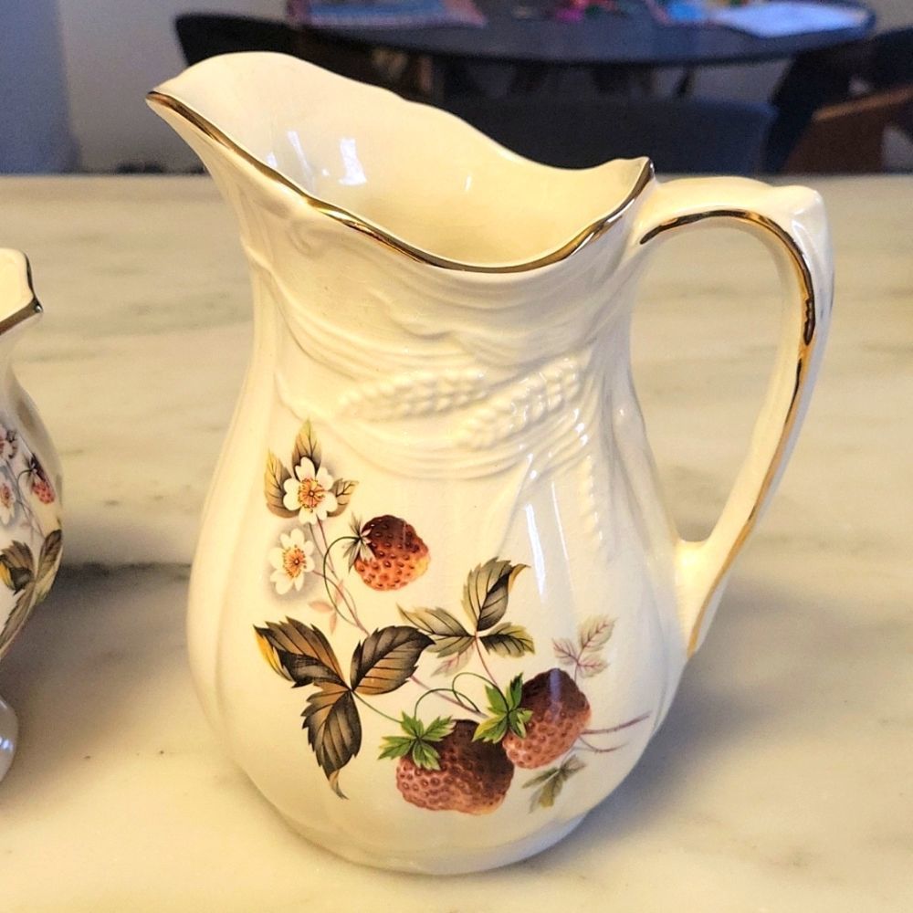 Arthur Wood England "5902" strawberry pitcher & bowl - Picture 3 of 7